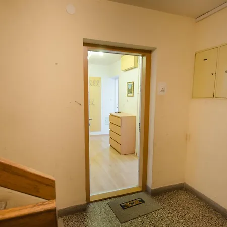 Apartment Near The Train Station *