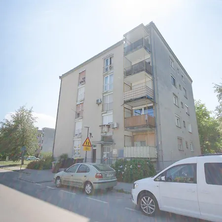 Near The Train Station Apartman